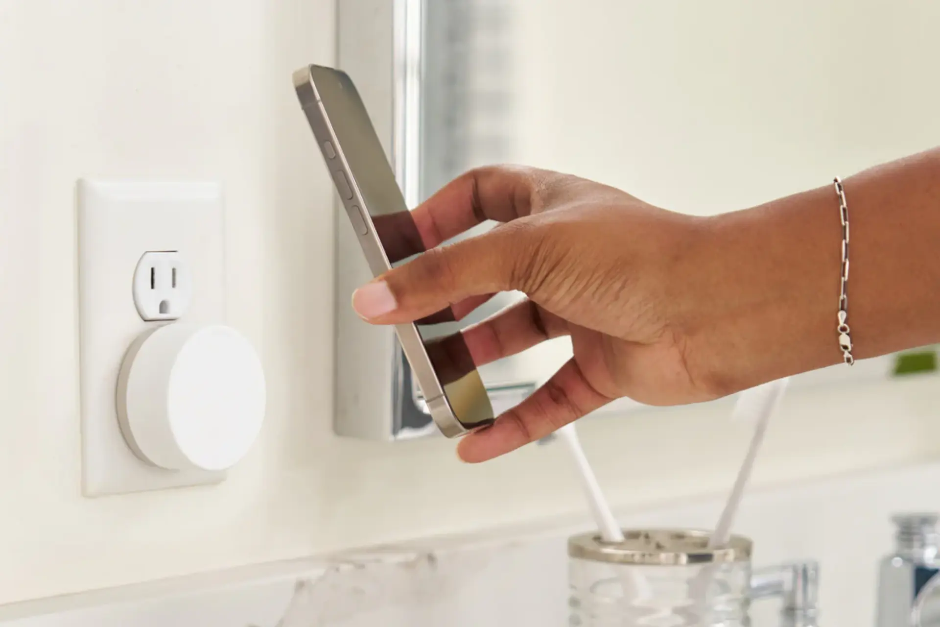 Twelve South PowerBug Charger 2