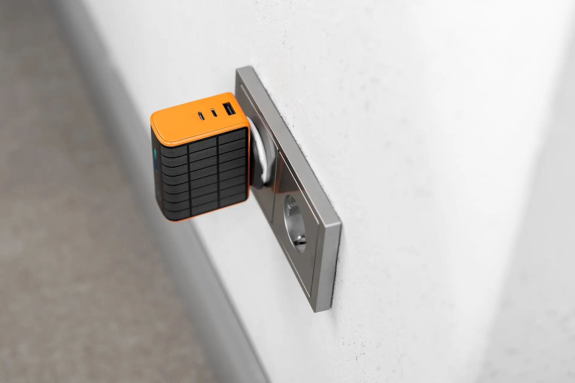 Solly 280W Solar Power Bank 3